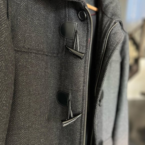 Merona Men's Medium Grey Coat: A Timeless Essential! - Picture 3 of 8
